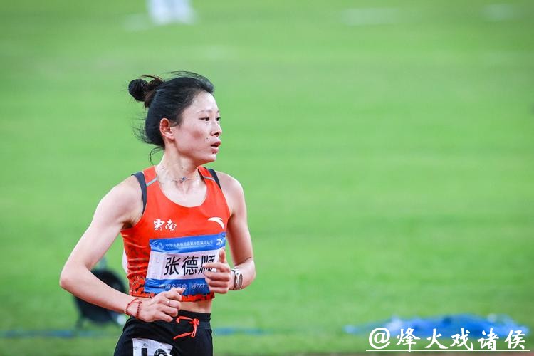 31分54秒完赛,张德顺刷新中国女子10公里路跑最好成绩 31分54秒完赛,张德顺刷新中国女子10公里路跑最好成绩